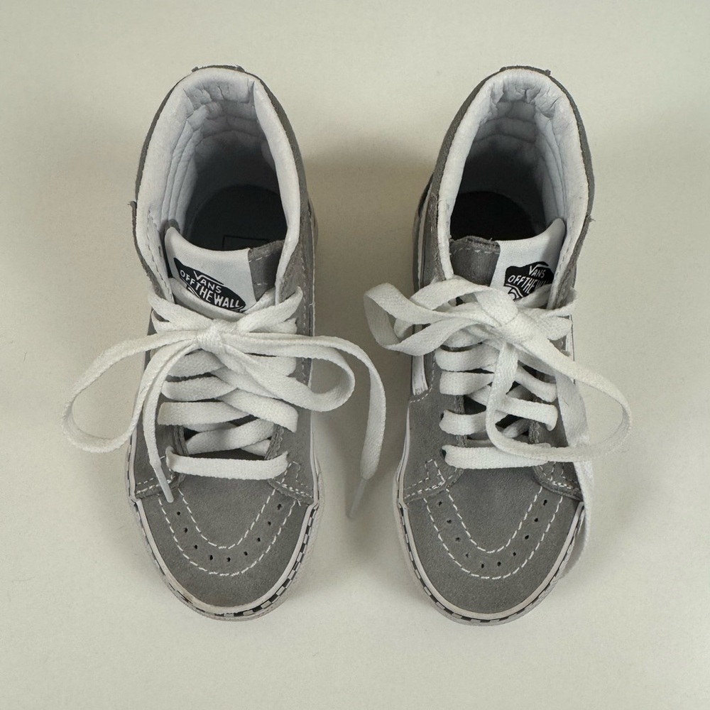Vans Kids Sk8-Hi Shoe I’m gray with black checkered accent - Picture 2 of 6